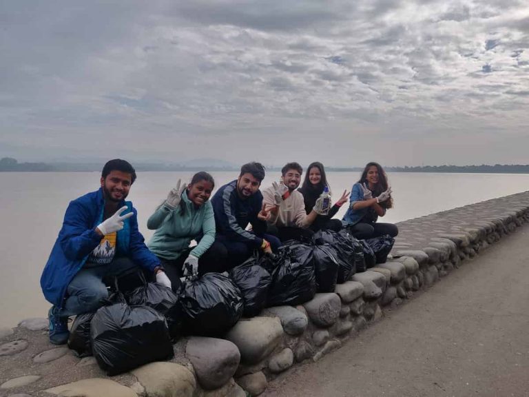 Travelwalkthroughs - Cleaning Sukhna Lake