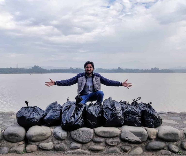 Travelwalkthroughs - Cleaning Sukhna Lake